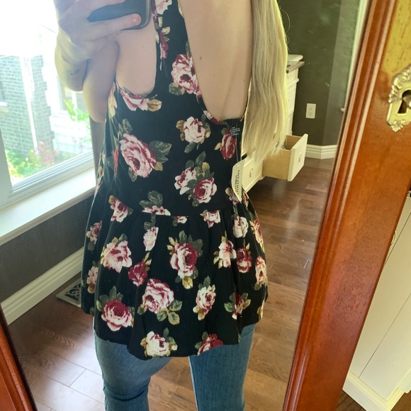 Forever 21 floral tank - Picture 2 of 7